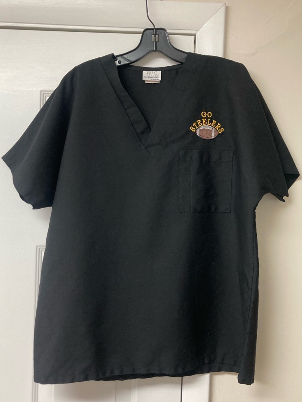 'Go Steelers' Scrub Embroidered V-Neck black Top sz M Fundamentals by White Swan